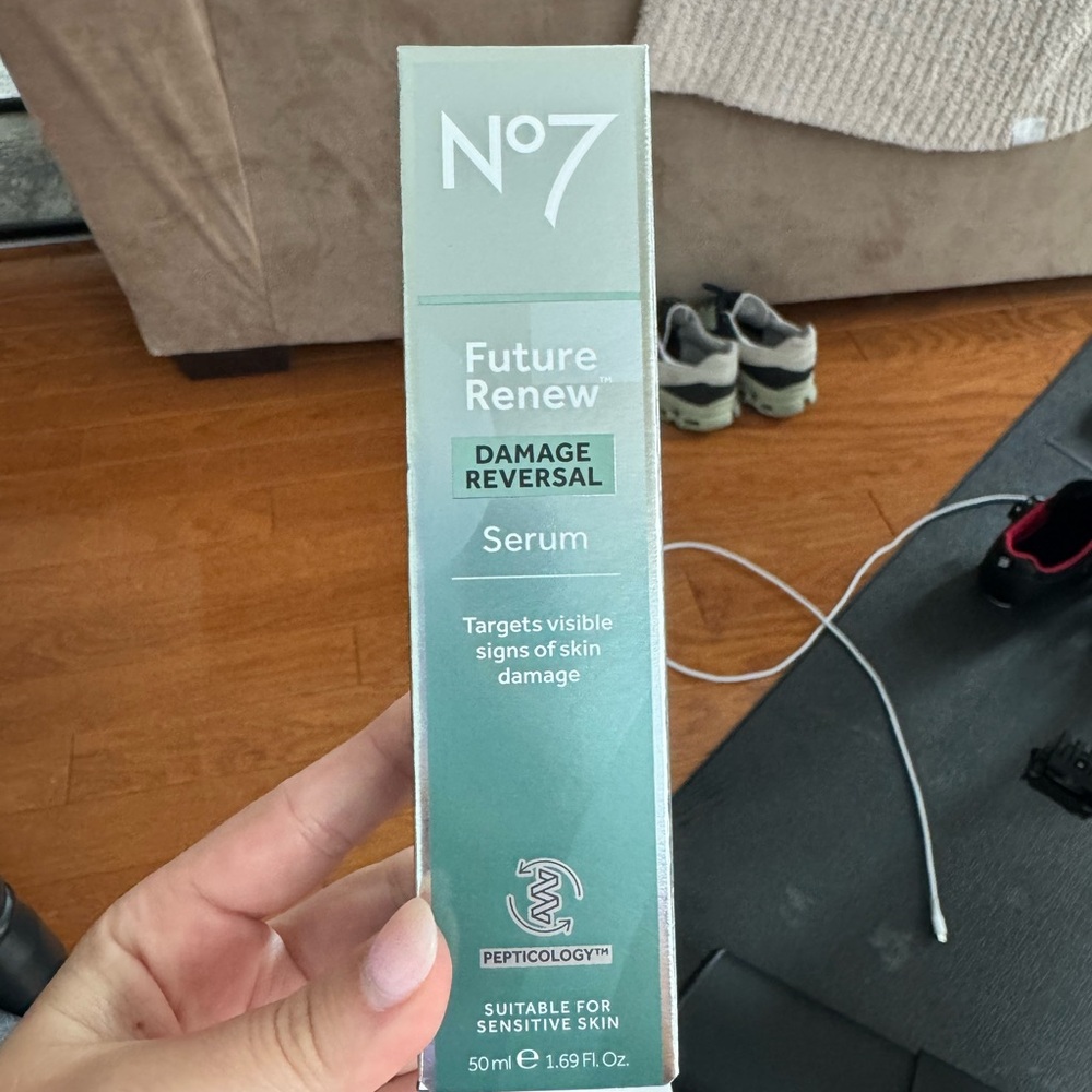 No7 Future Renew Damage Reversal Serum - Green